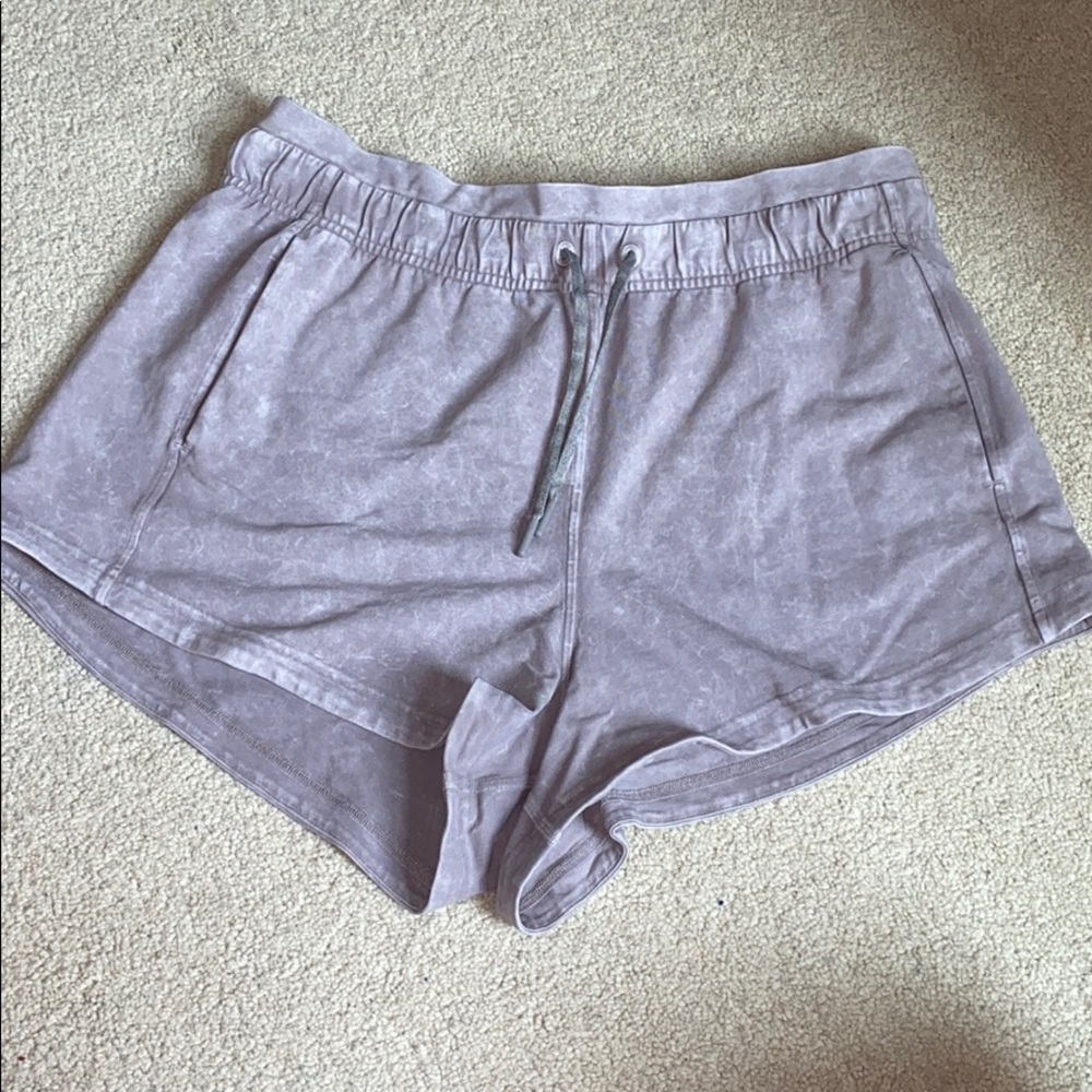 Lululemon inner glow short size 10